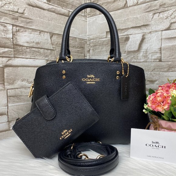 Coach Handbags - 👜COACH SET🌺MINI LILLIE CARRYALL & WALLET